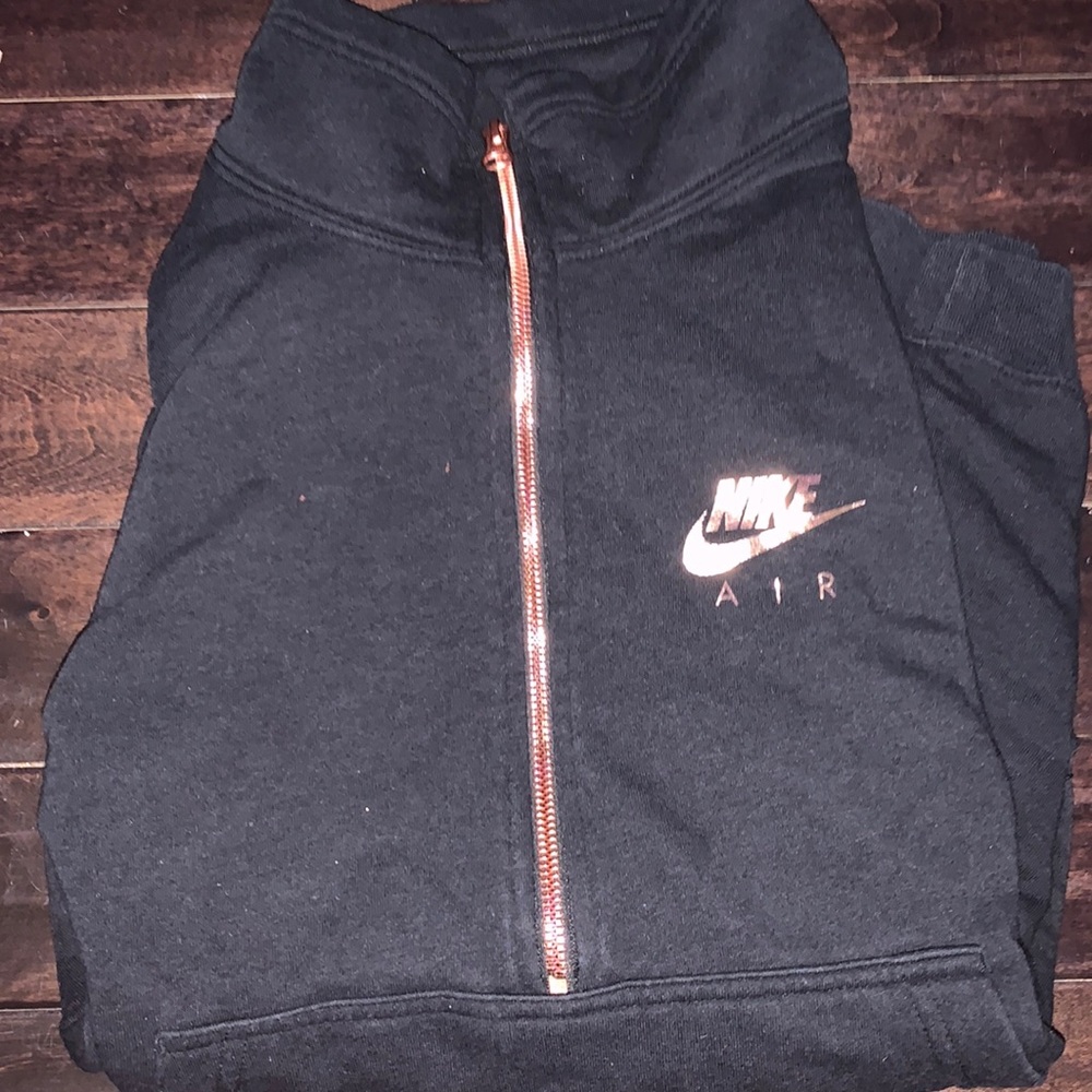 Black Nike pull over